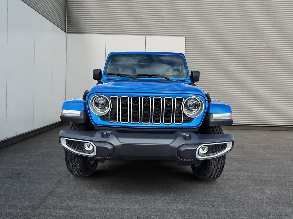 Jeep Wrangler 4-Door SAHARA 2026 à Sherbrooke, Québec - 2 - w1024h768px