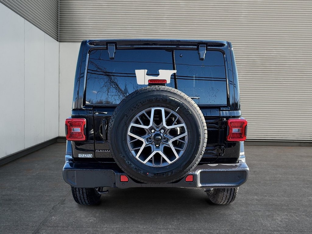 Jeep Wrangler 4-Door SAHARA 2026 à St-Jean-Sur-Richelieu, Québec - 3 - w1024h768px