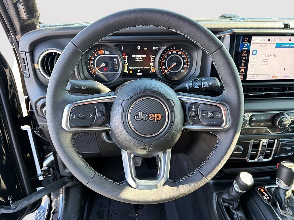 Jeep Wrangler 4-Door SAHARA 2026 à St-Jean-Sur-Richelieu, Québec - 11 - w1024h768px