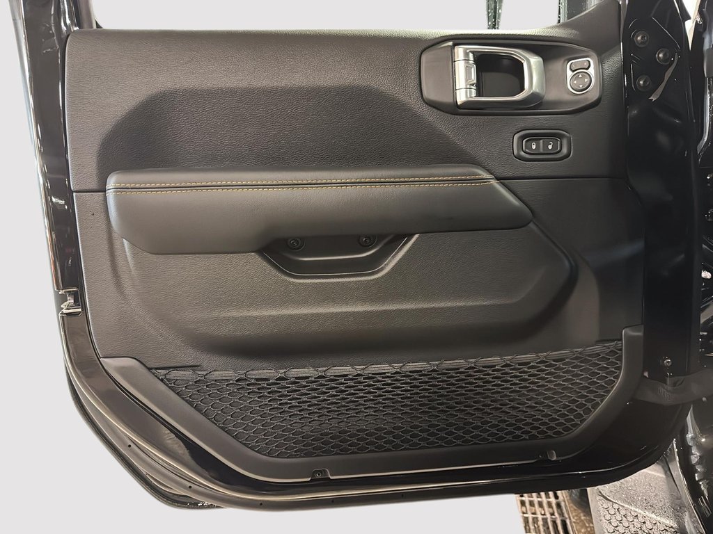 2026 Jeep Wrangler 4-Door SAHARA in St-Jean-Sur-Richelieu, Quebec - 11 - w1024h768px