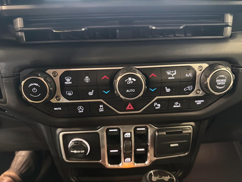 2026 Jeep Wrangler 4-Door SAHARA in St-Jean-Sur-Richelieu, Quebec - 14 - w1024h768px
