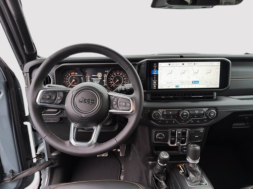 Jeep Wrangler 4-Door SAHARA 2026 à St-Jean-Sur-Richelieu, Québec - 9 - w1024h768px