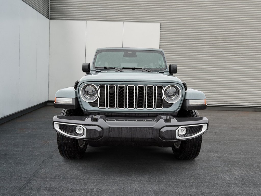Jeep Wrangler 4-Door SAHARA 2026 à St-Jean-Sur-Richelieu, Québec - 2 - w1024h768px