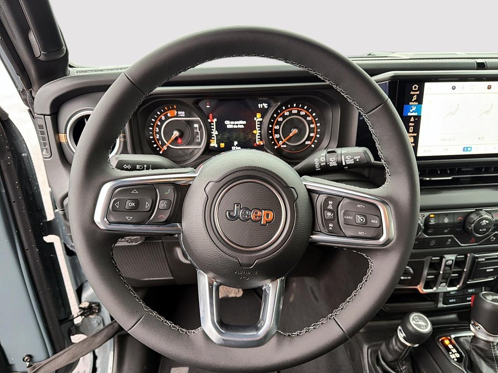 Jeep Wrangler 4-Door SAHARA 2026 à St-Jean-Sur-Richelieu, Québec - 11 - w1024h768px
