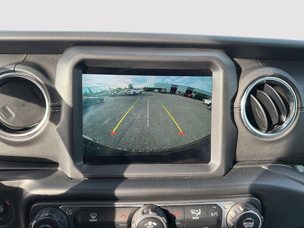 Jeep Wrangler 4xe Unlimited Sahara Sky-One Touch 2021 à St-Jean-Sur-Richelieu, Québec - 16 - w1024h768px