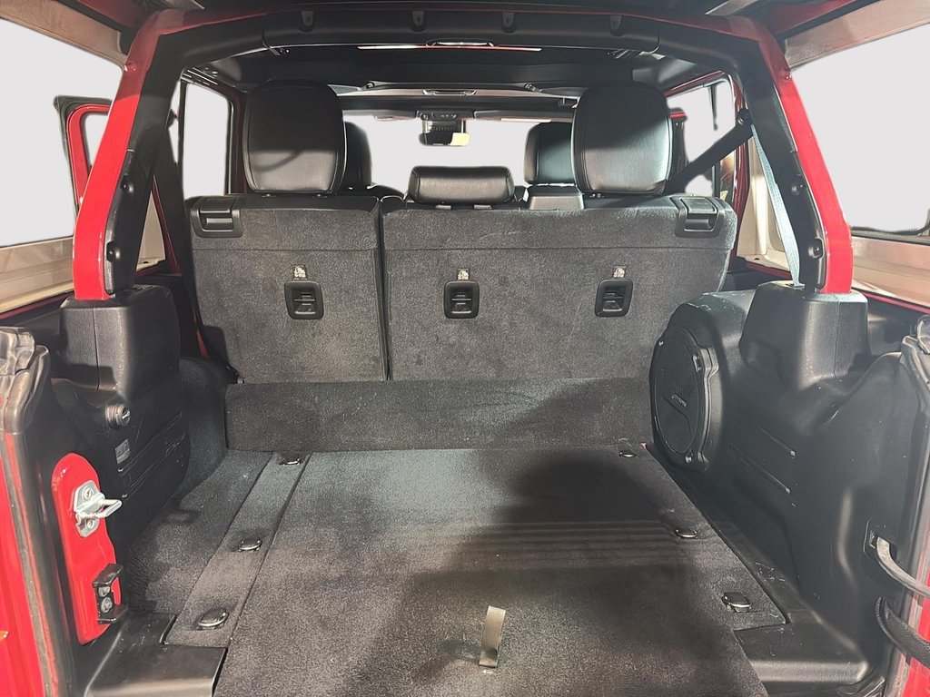 Jeep Wrangler 4xe Unlimited Sahara Sky-One Touch 2021 à St-Jean-Sur-Richelieu, Québec - 6 - w1024h768px