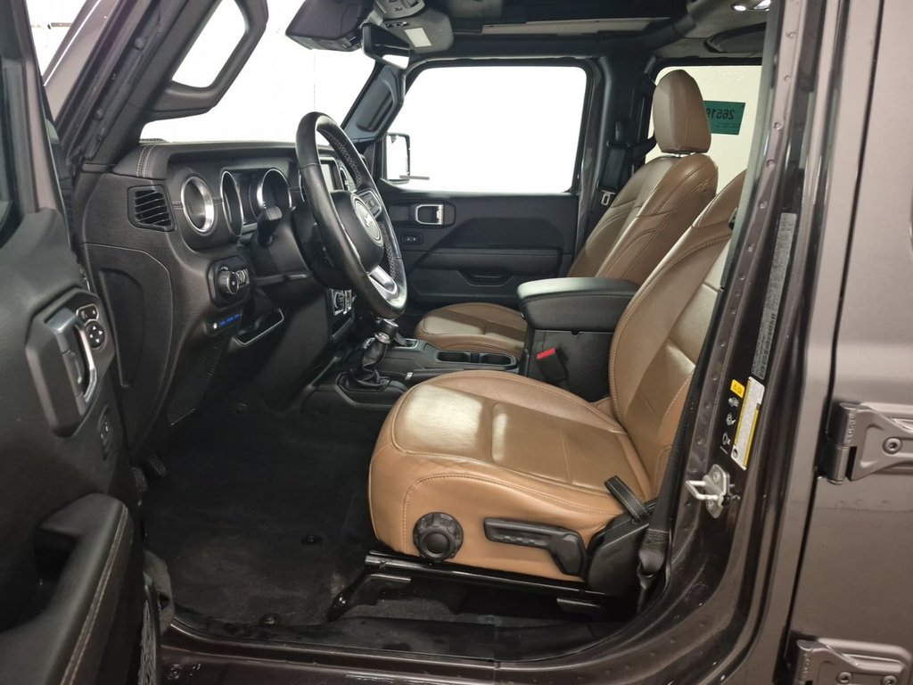 Jeep Wrangler 4xe Unlimited Sahara Sky-One Touch 2021 à St-Jean-Sur-Richelieu, Québec - 2 - w1024h768px