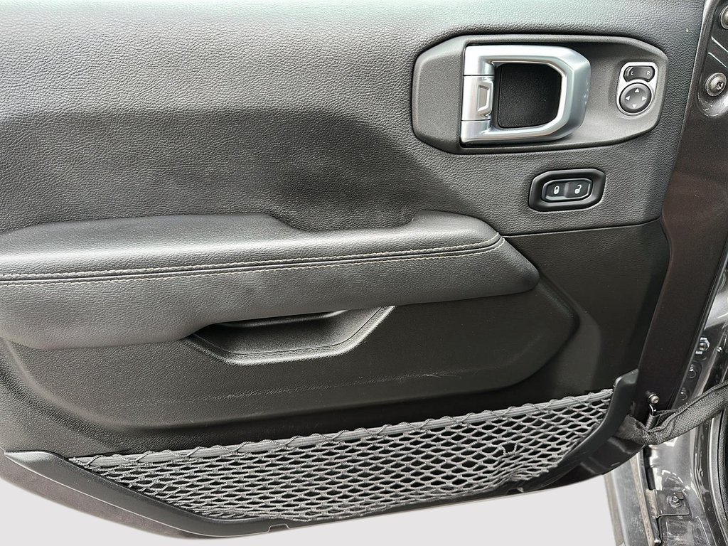 Jeep Wrangler 4xe RUBICON | SKY ONE-TOUCH ELECTRIQUE 2022 à St-Jean-Sur-Richelieu, Québec - 11 - w1024h768px