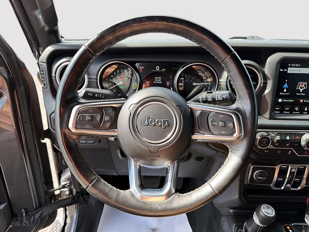 2022 Jeep Wrangler 4xe UNLIMITED SAHARA | TOIT SKY ONE TOUCH in Sherbrooke, Quebec - 12 - w1024h768px
