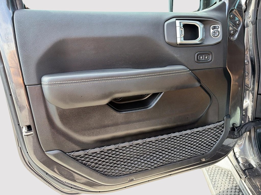 2022 Jeep Wrangler 4xe UNLIMITED SAHARA | TOIT SKY ONE TOUCH in Sherbrooke, Quebec - 11 - w1024h768px