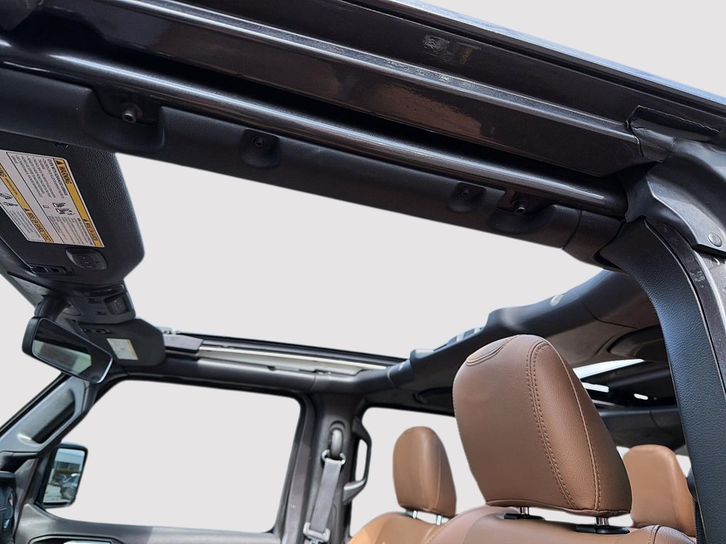 2022 Jeep Wrangler 4xe UNLIMITED SAHARA | TOIT SKY ONE TOUCH in Sherbrooke, Quebec - 17 - w1024h768px