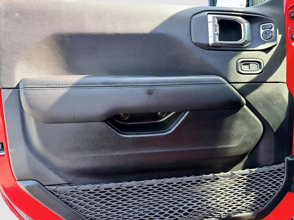 2022 Jeep Wrangler 4xe Unlimited Rubicon in St-Jean-Sur-Richelieu, Quebec - 11 - w1024h768px