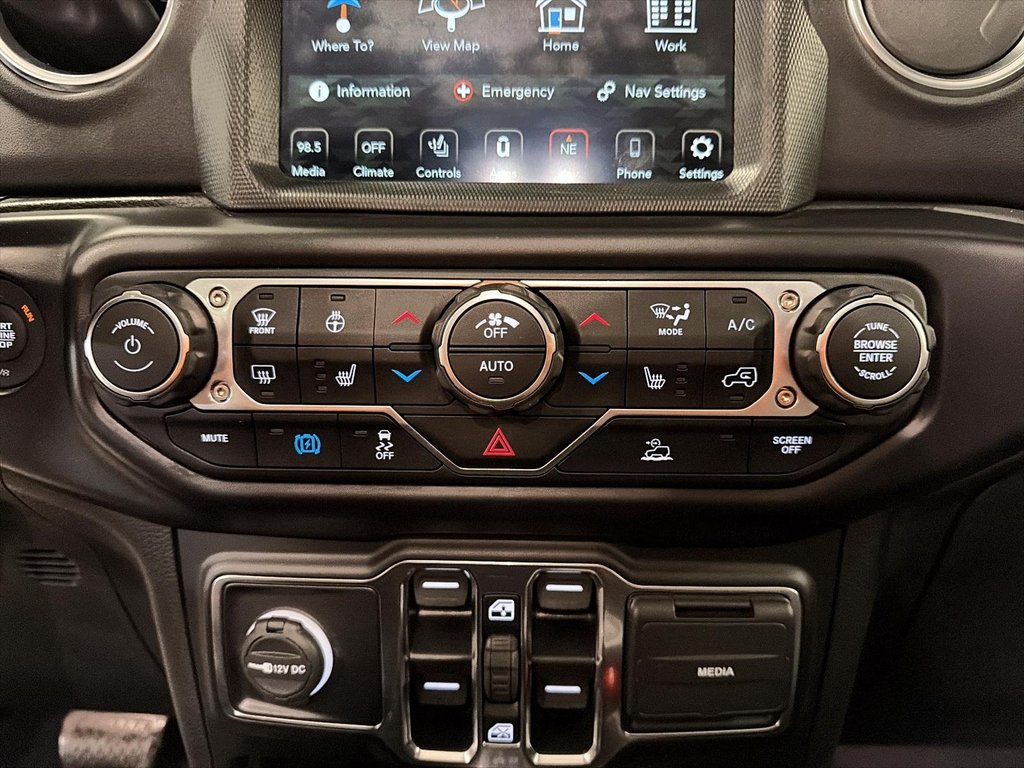 2022 Jeep Wrangler 4xe UNLIMITED SAHARA | TOIT SKY ONE TOUCH in Saint-Hyacinthe, Quebec - 14 - w1024h768px