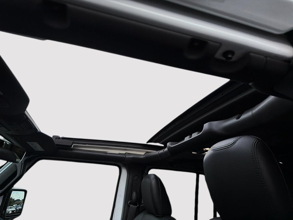2022 Jeep Wrangler 4xe UNLIMITED SAHARA | TOIT SKY ONE TOUCH in St-Jean-Sur-Richelieu, Quebec - 17 - w1024h768px