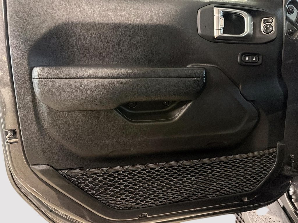 2022 Jeep Wrangler 4xe Unlimited Rubicon in St-Jean-Sur-Richelieu, Quebec - 11 - w1024h768px