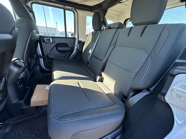Jeep Wrangler 4xe RUBICON 2024 à Sherbrooke, Québec - 10 - w1024h768px