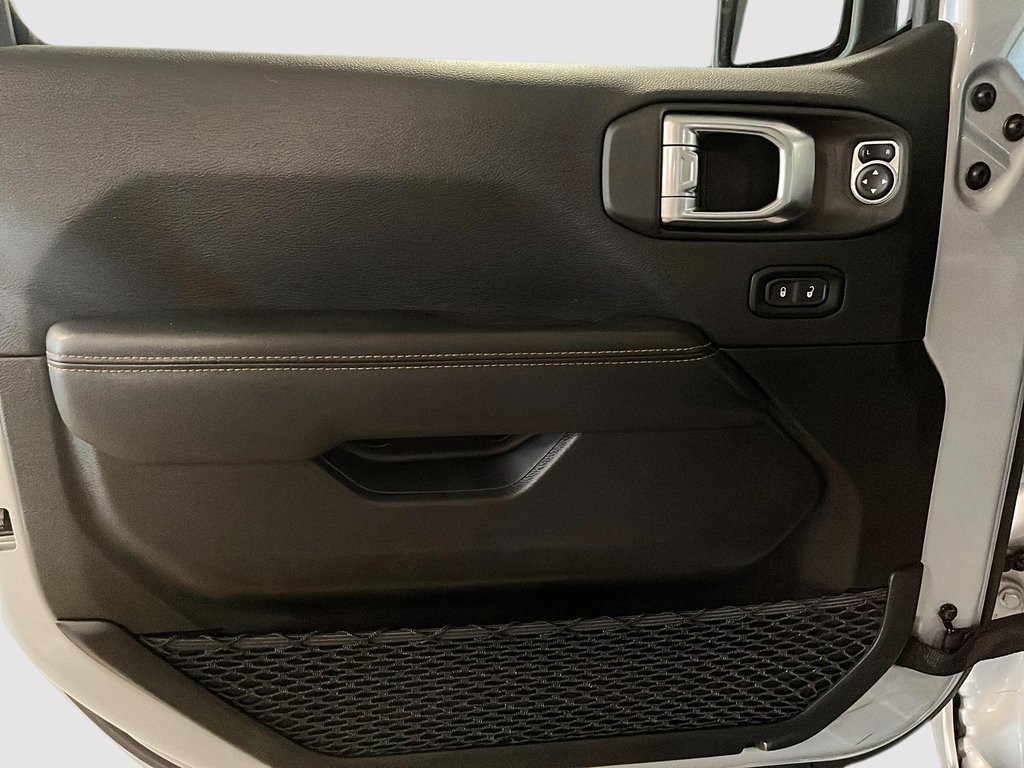 2024 Jeep Wrangler 4xe SAHARA 4XE // NAVIGATION // CUIR in St-Jean-Sur-Richelieu, Quebec - 11 - w1024h768px