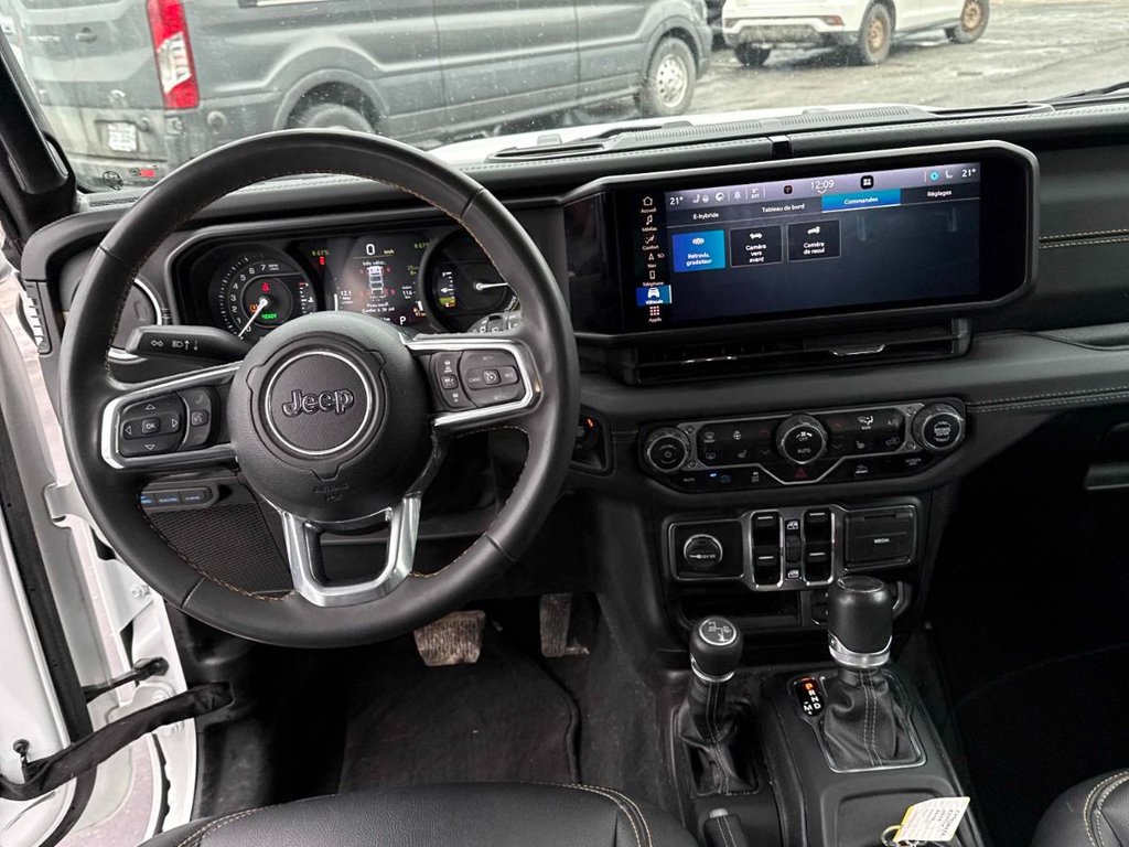 Jeep Wrangler 4xe Sahara 2024 à St-Jean-Sur-Richelieu, Québec - 6 - w1024h768px