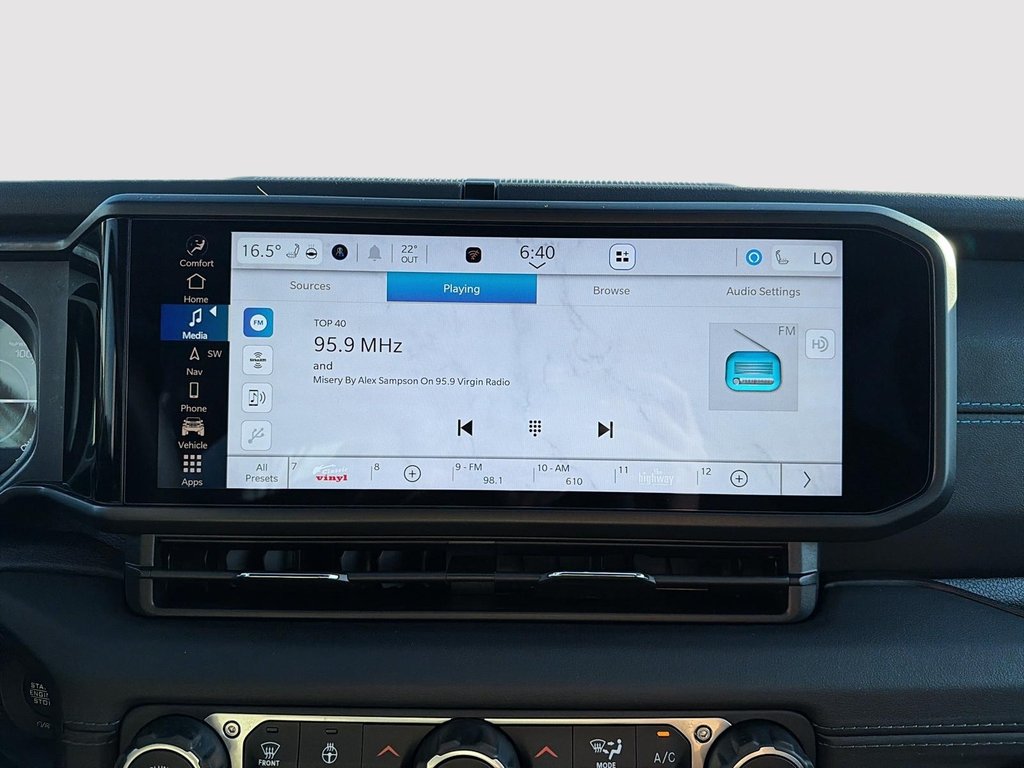 2024 Jeep Wrangler 4xe HIGH ALTITUDE 4XE // SKY ONE-TOUCH // CUIR in St-Jean-Sur-Richelieu, Quebec - 19 - w1024h768px