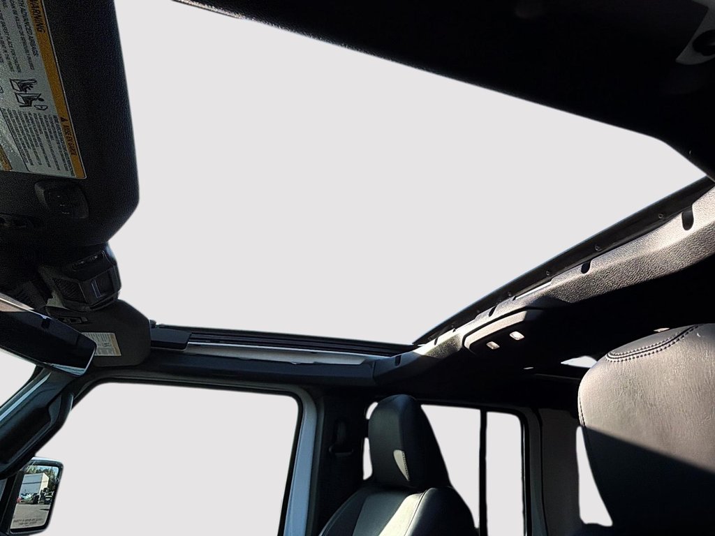 2024 Jeep Wrangler 4xe HIGH ALTITUDE 4XE // SKY ONE-TOUCH // CUIR in St-Jean-Sur-Richelieu, Quebec - 17 - w1024h768px