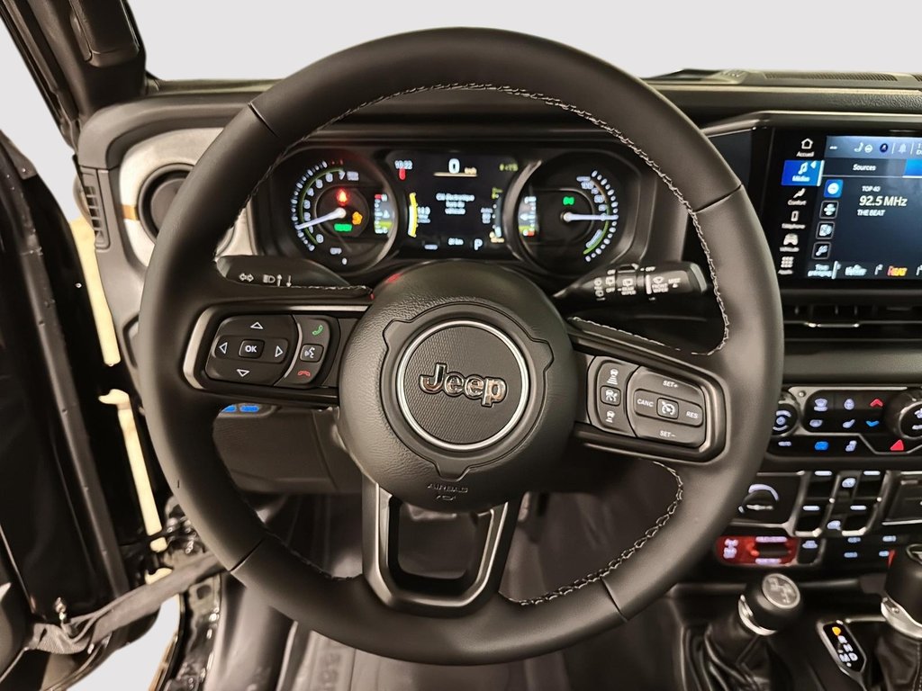 Jeep Wrangler 4XE WILLYS 2025 à Sherbrooke, Québec - 12 - w1024h768px