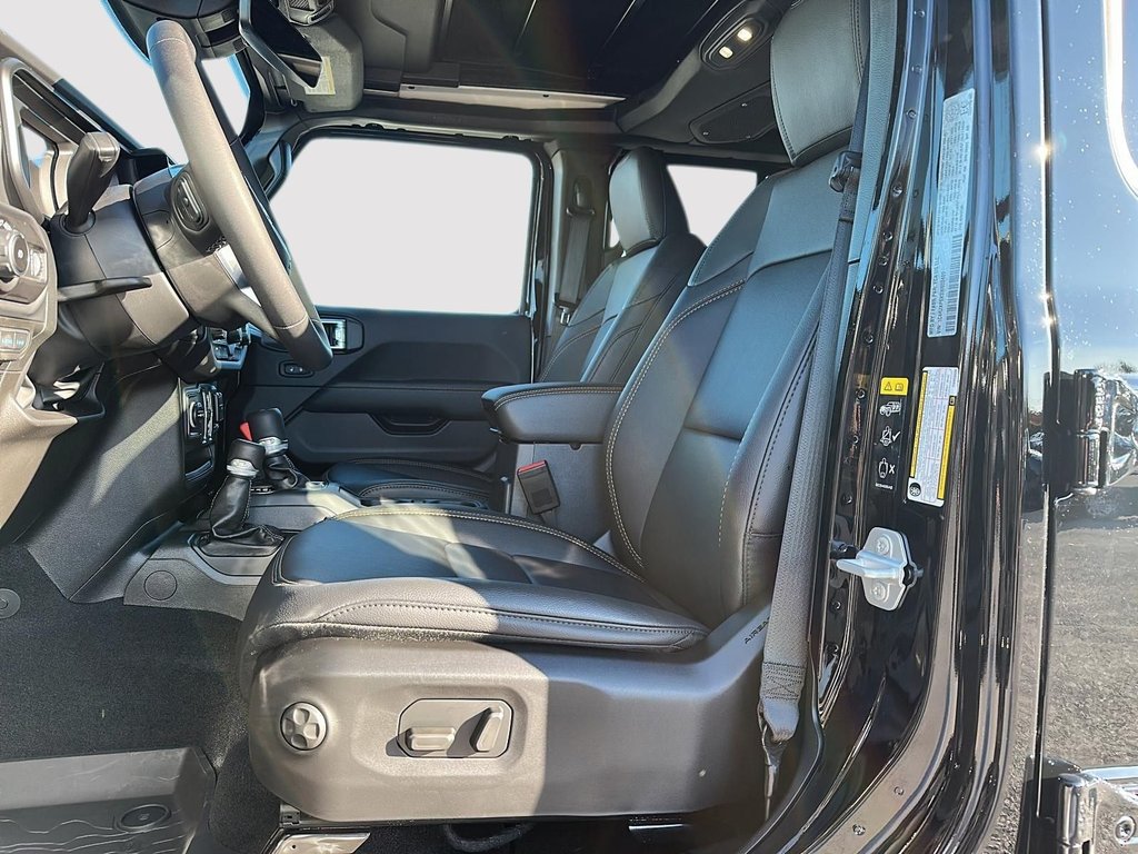 Jeep Wrangler 4XE SAHARA 2025 à St-Jean-Sur-Richelieu, Québec - 8 - w1024h768px