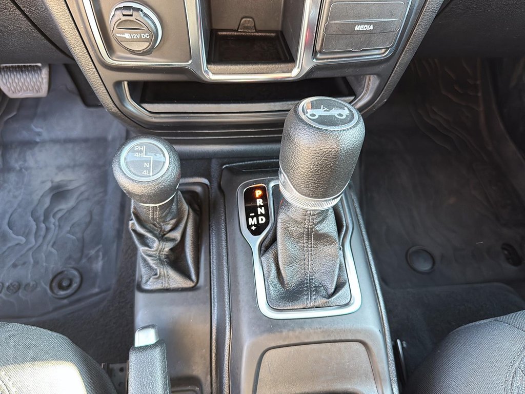 Jeep Wrangler Sport 2020 à St-Jean-Sur-Richelieu, Québec - 15 - w1024h768px