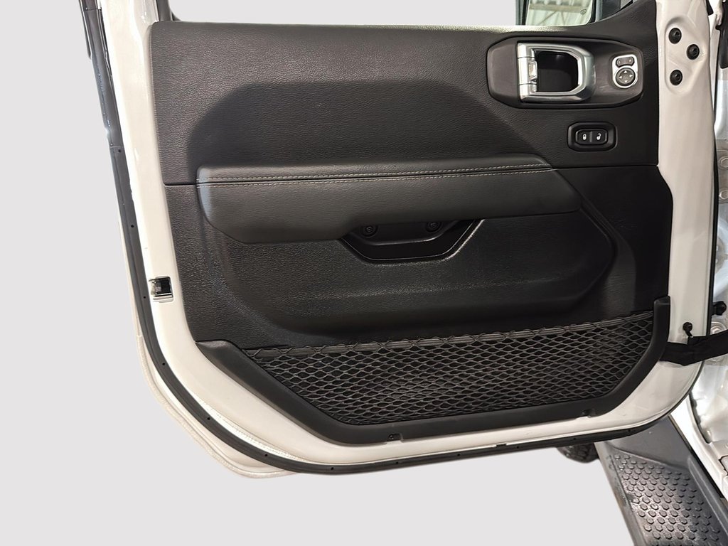 Jeep Wrangler Unlimited Sahara 2021 à St-Jean-Sur-Richelieu, Québec - 11 - w1024h768px