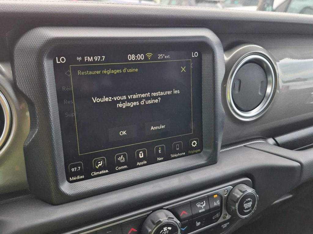 2023 Jeep Wrangler Sahara 3.6L V6 SKY ONE TOUCH in St-Jean-Sur-Richelieu, Quebec - 6 - w1024h768px