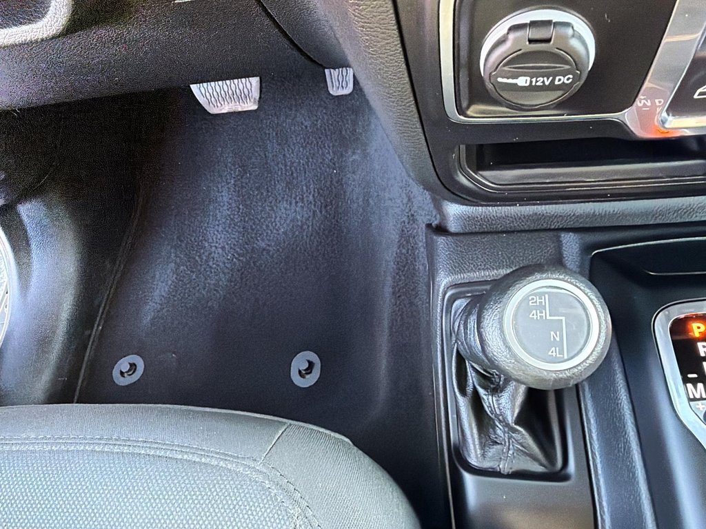 2023 Jeep Wrangler Sport S 3.6L V6 4X4 | SIEGES CHAUFFANTS in St-Jean-Sur-Richelieu, Quebec - 16 - w1024h768px