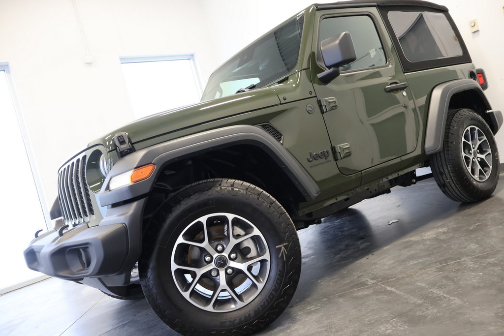 Jeep Wrangler Sport S 4X4 CLIMATISEUR 2024 à St-Jean-Sur-Richelieu, Québec - 2 - w1024h768px