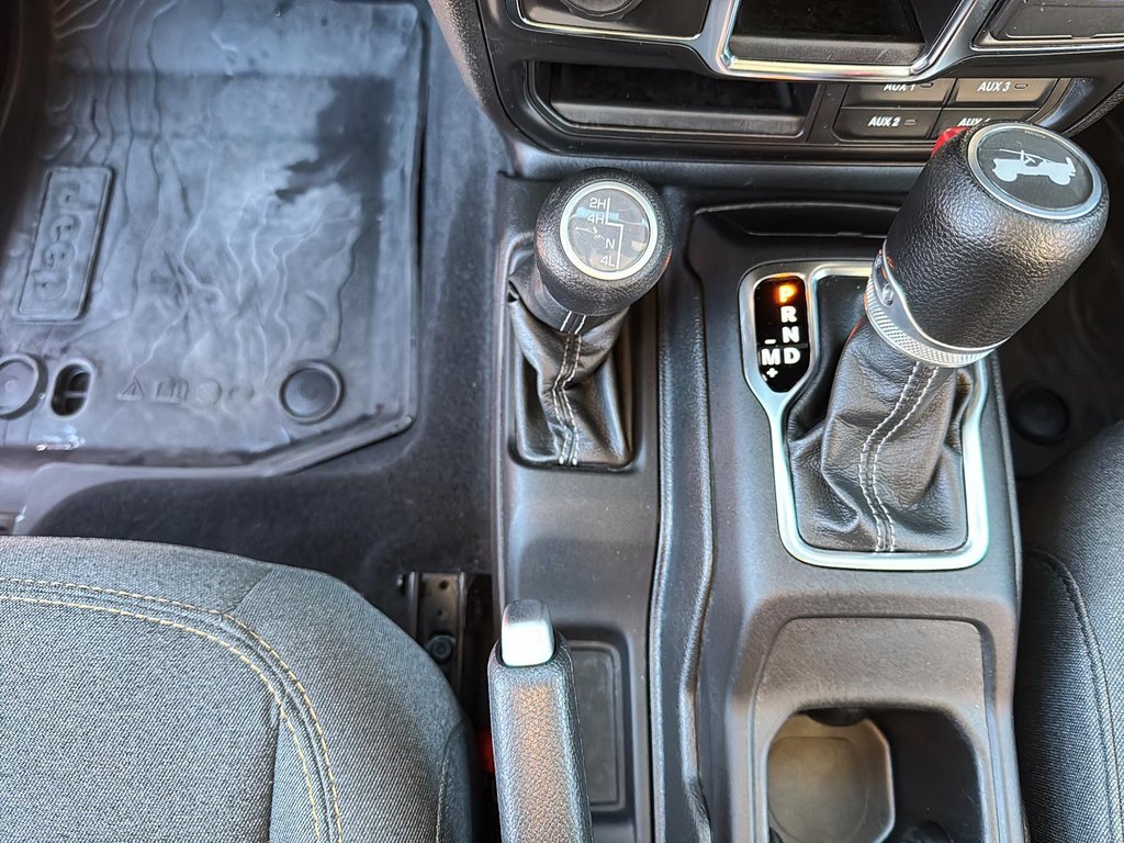 Jeep Wrangler Sport Climatiseur 2024 à St-Jean-Sur-Richelieu, Québec - 16 - w1024h768px