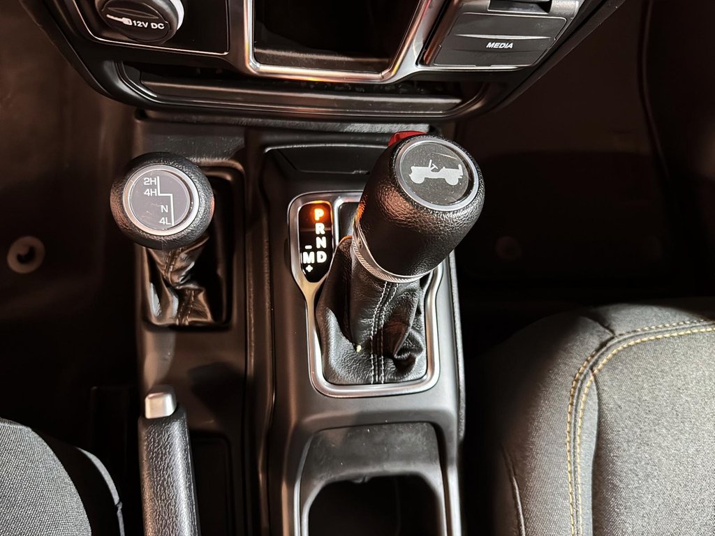 Jeep Wrangler Sport Climatiseur 2024 à St-Jean-Sur-Richelieu, Québec - 15 - w1024h768px