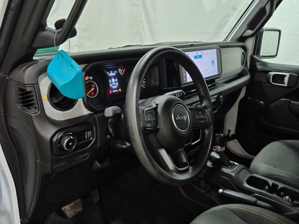 Jeep Wrangler Sport Climatiseur 2024 à St-Jean-Sur-Richelieu, Québec - 3 - w1024h768px