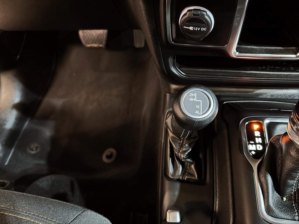 Jeep Wrangler Sport Climatiseur 2024 à St-Jean-Sur-Richelieu, Québec - 16 - w1024h768px