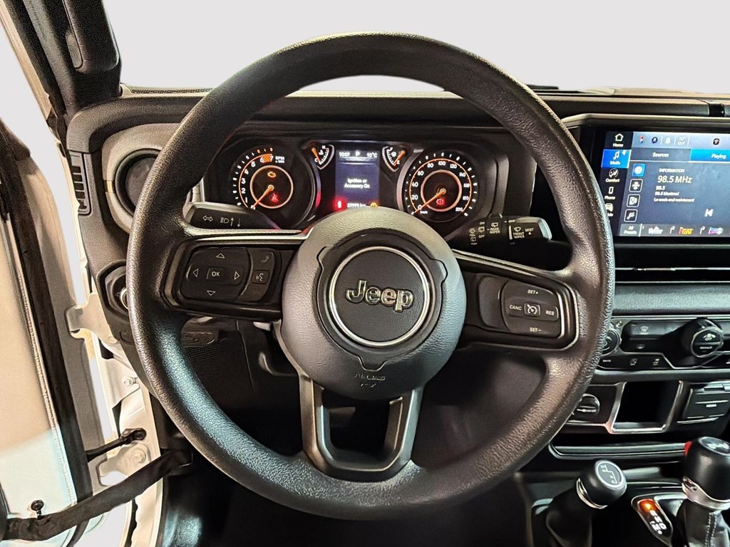 Jeep Wrangler Sport Climatiseur 2024 à St-Jean-Sur-Richelieu, Québec - 12 - w1024h768px