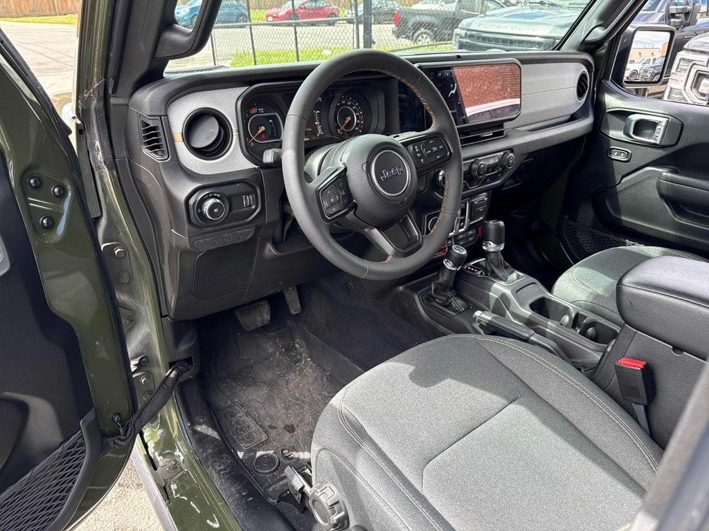 Jeep Wrangler Willys 4x4 Tech + Confort 2024 à St-Jean-Sur-Richelieu, Québec - 6 - w1024h768px