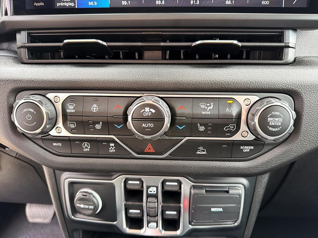 2024 Jeep Wrangler Sport S in St-Jean-Sur-Richelieu, Quebec - 14 - w1024h768px