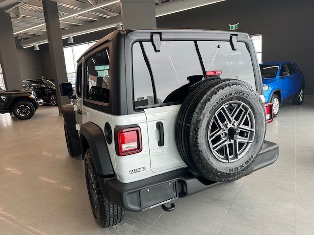 2025 Jeep Wrangler SPORT S in St-Jean-Sur-Richelieu, Quebec - 7 - w1024h768px