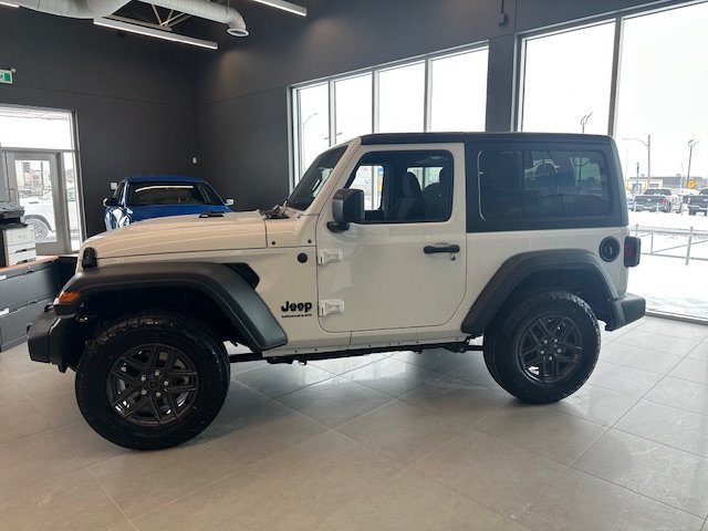 2025 Jeep Wrangler SPORT S in St-Jean-Sur-Richelieu, Quebec - 8 - w1024h768px