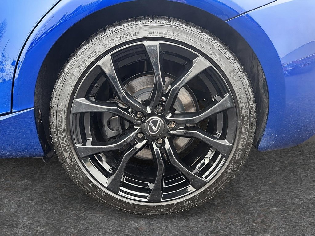 2020 Lexus IS 350 in St-Jean-Sur-Richelieu, Quebec - 7 - w1024h768px