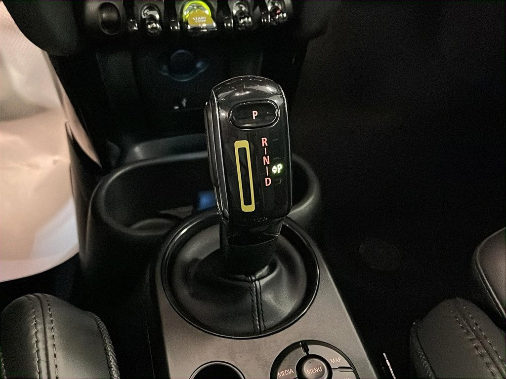 MINI 3 Door Cooper SE 100% Electric Premium 2023 à St-Jean-Sur-Richelieu, Québec - 15 - w1024h768px
