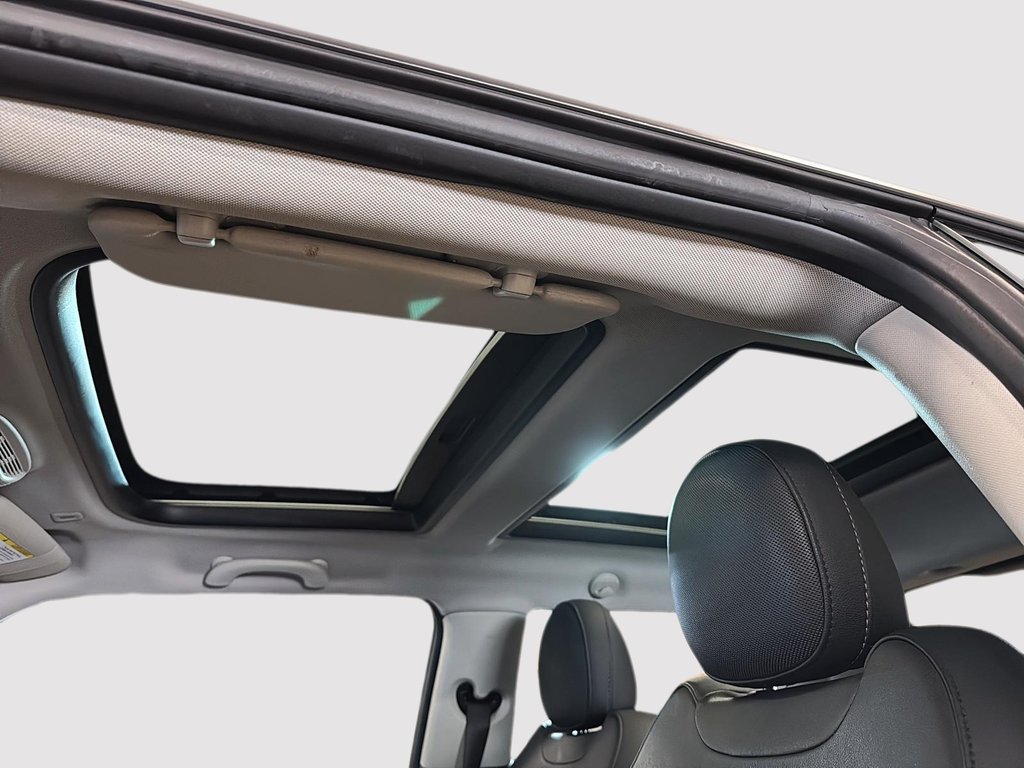 2024 MINI 3 Door Cooper in St-Jean-Sur-Richelieu, Quebec - 15 - w1024h768px