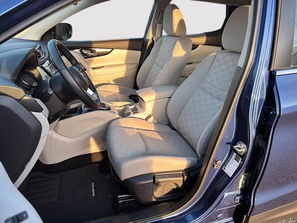 Nissan Qashqai SV AWD // TOIT OUVRANT // SIÈGES CHAUFFANTS 2023 à St-Jean-Sur-Richelieu, Québec - 9 - w1024h768px