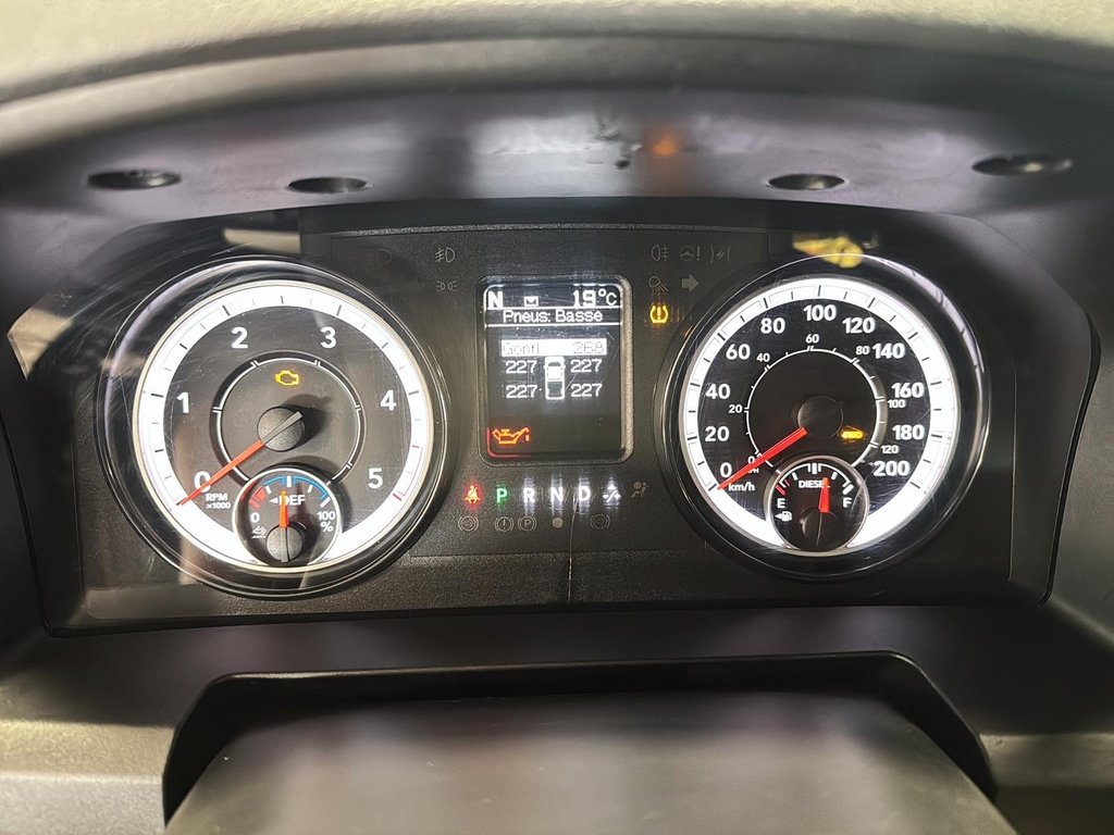 Ram 1500 Classic TRADESMAN CREW CAB 2019 à St-Jean-Sur-Richelieu, Québec - 13 - w1024h768px