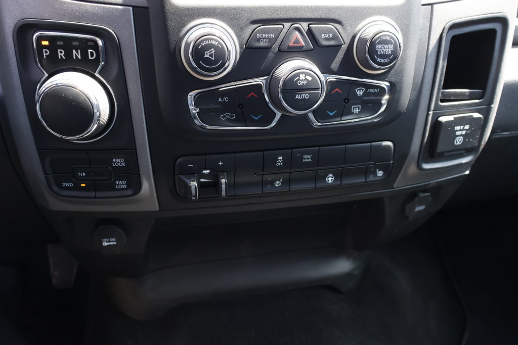 Ram 1500 Classic Express+Crew Cab+Night+Temps Froid+Remorquage 2020 à St-Jean-Sur-Richelieu, Québec - 14 - w1024h768px