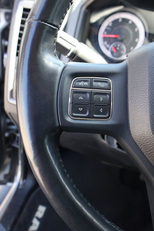 Ram 1500 Classic Express+Crew Cab+Night+Temps Froid+Remorquage 2020 à St-Jean-Sur-Richelieu, Québec - 10 - w1024h768px