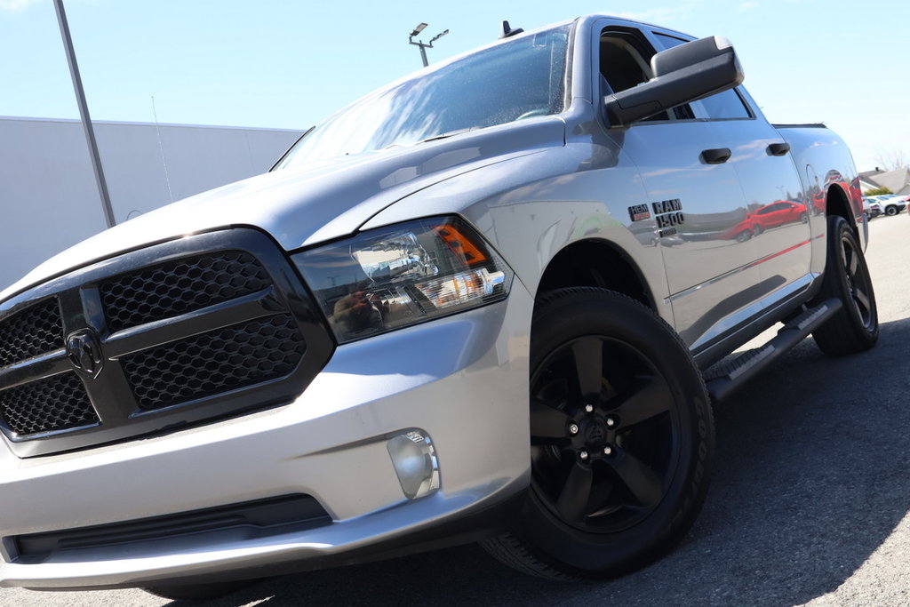 Ram 1500 Classic Express+Crew Cab+Night+Temps Froid+Remorquage 2020 à St-Jean-Sur-Richelieu, Québec - 2 - w1024h768px