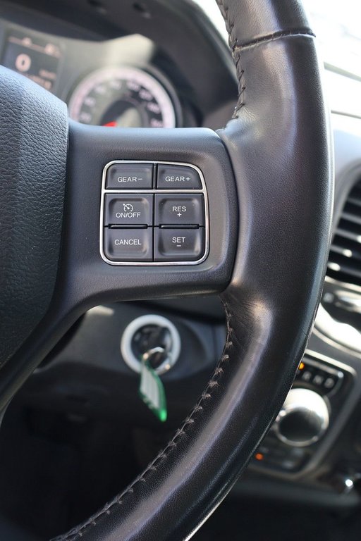 Ram 1500 Classic Express+Crew Cab+Night+Temps Froid+Remorquage 2020 à St-Jean-Sur-Richelieu, Québec - 11 - w1024h768px