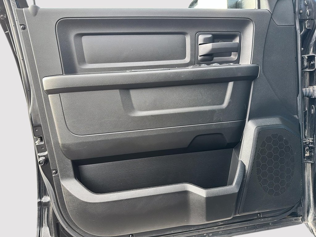 Ram 1500 Classic Express 2021 à St-Jean-Sur-Richelieu, Québec - 11 - w1024h768px